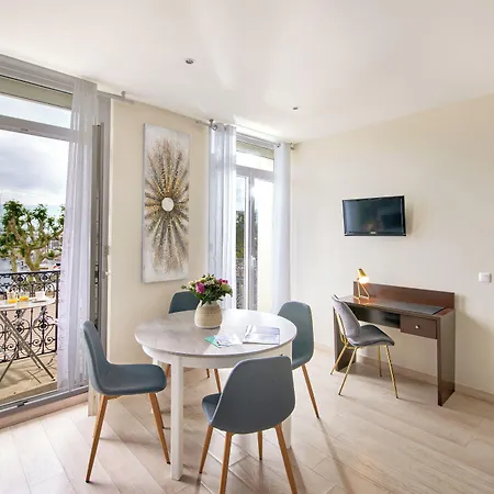 Du Vieux Port فندق