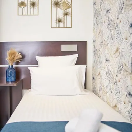 ホテル Du Vieux Port Saint-Raphaël