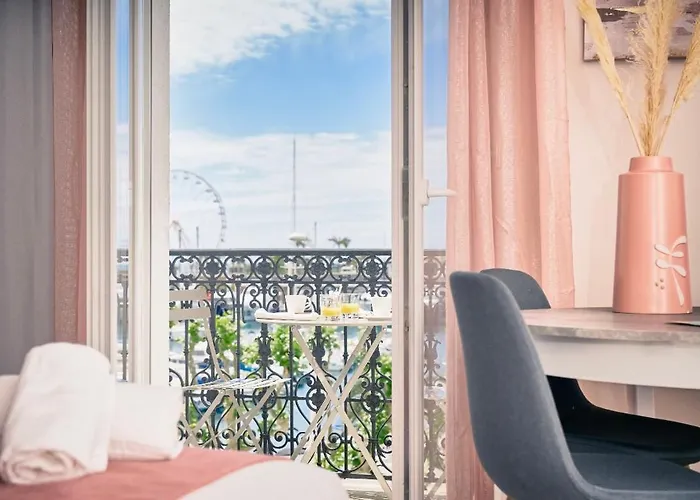 ホテル Du Vieux Port