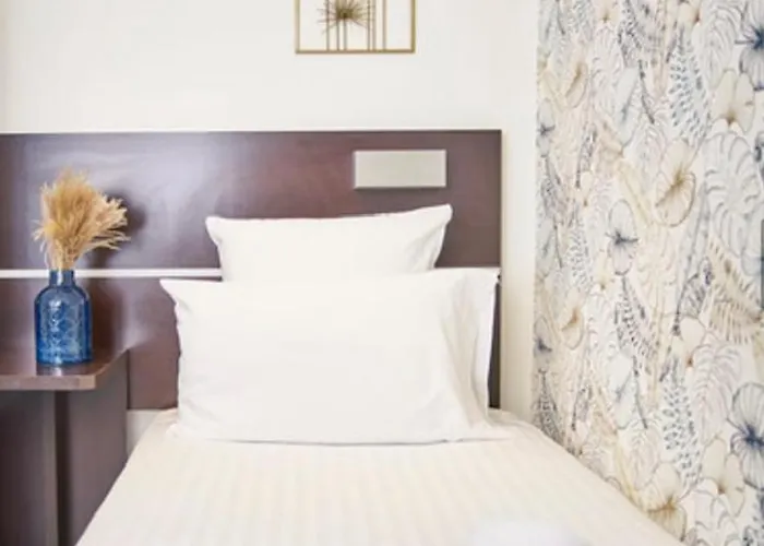 ホテル Du Vieux Port Saint-Raphaël