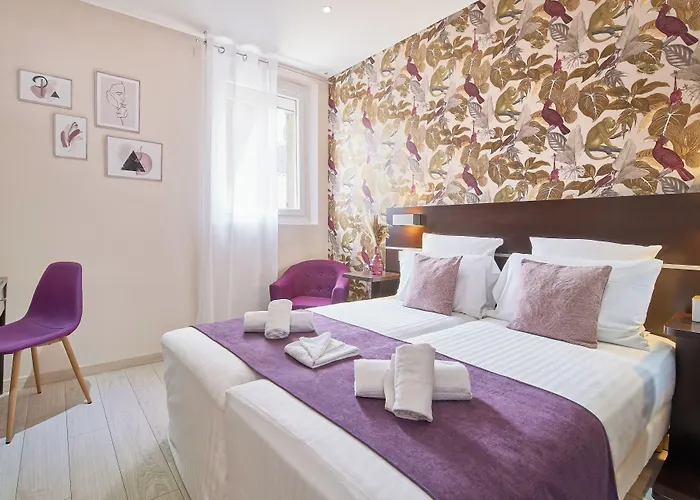 ホテル Du Vieux Port Saint-Raphaël